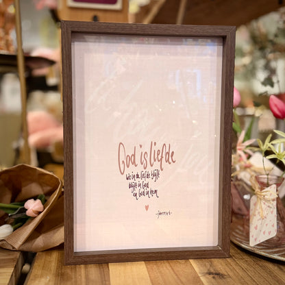 God is Liefde | 1 Johannes 4:16 | A4 Poster + Lijst
